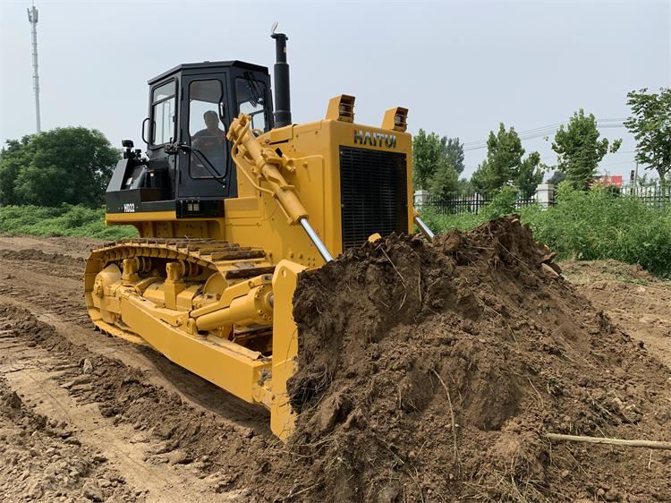 230 „HP Bulldozer HD“ 22  su trijų kotelių pjaustytuvais eksportuotas į Afriką